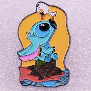 Stitch & Baby Duck on the Beach, Lilo & Stitch Pin